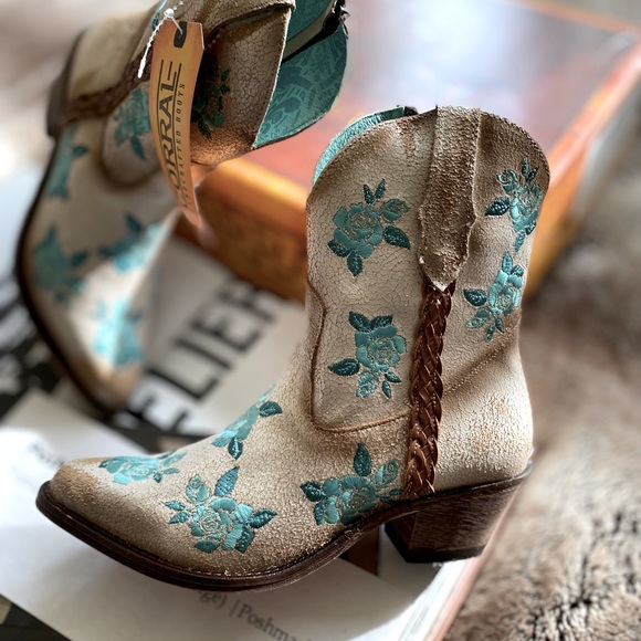 Corral Rose Embroidery Ankle Western Boots - Picture 13 of 13